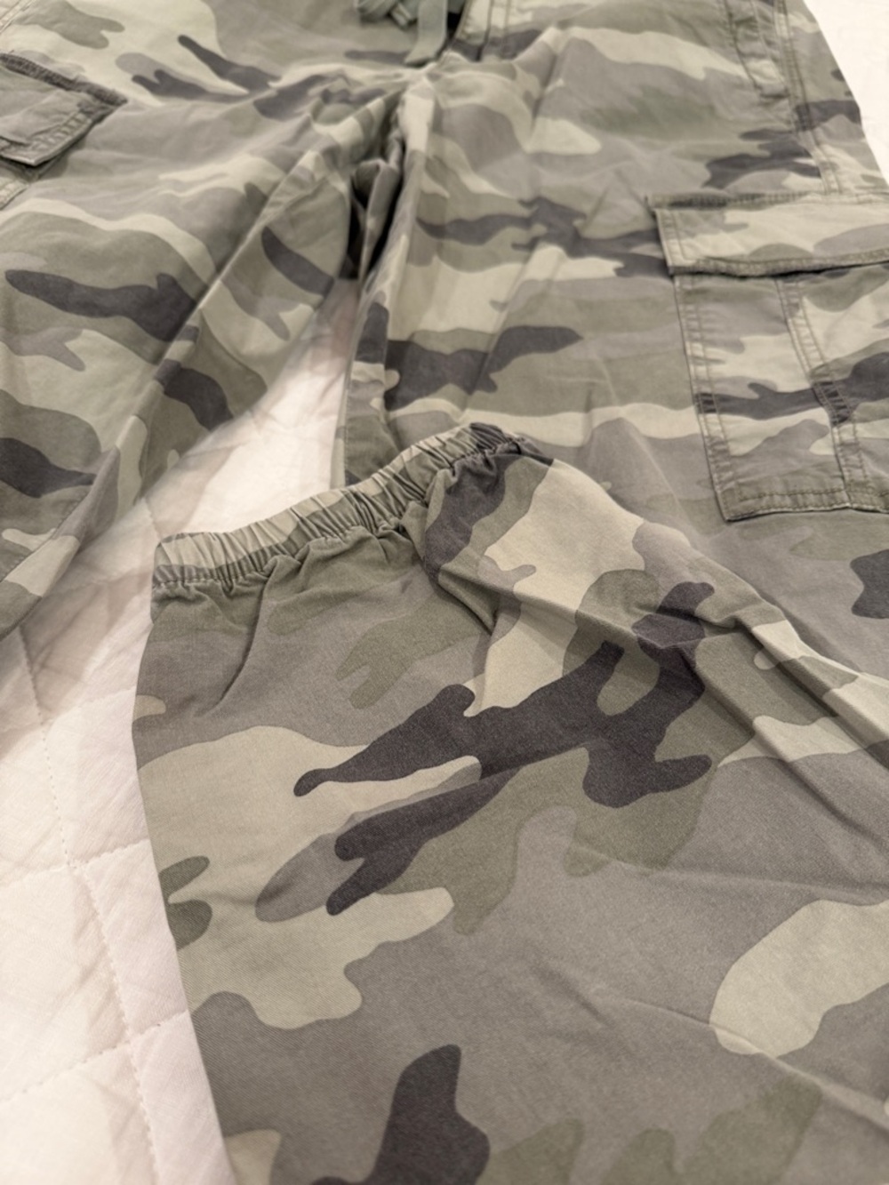 American Eagle Outfitters Women's Olive Green Camo Cargo Pants - Picture 2 of 5